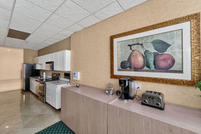 Building Photo - 5440 N Ocean Dr