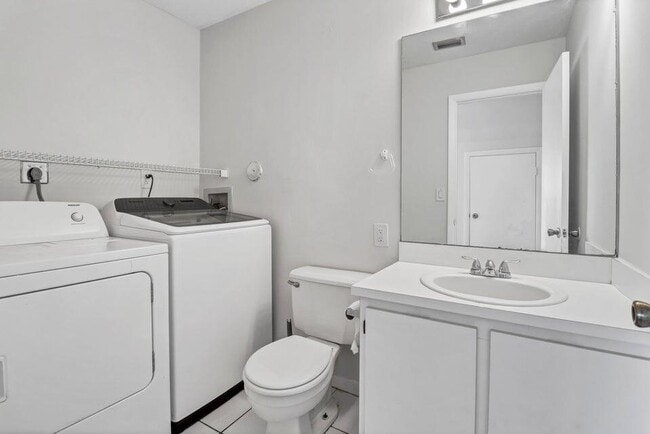 Building Photo - 5105 Pier Dr