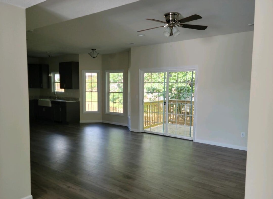 Building Photo - 905 W Estate Dr