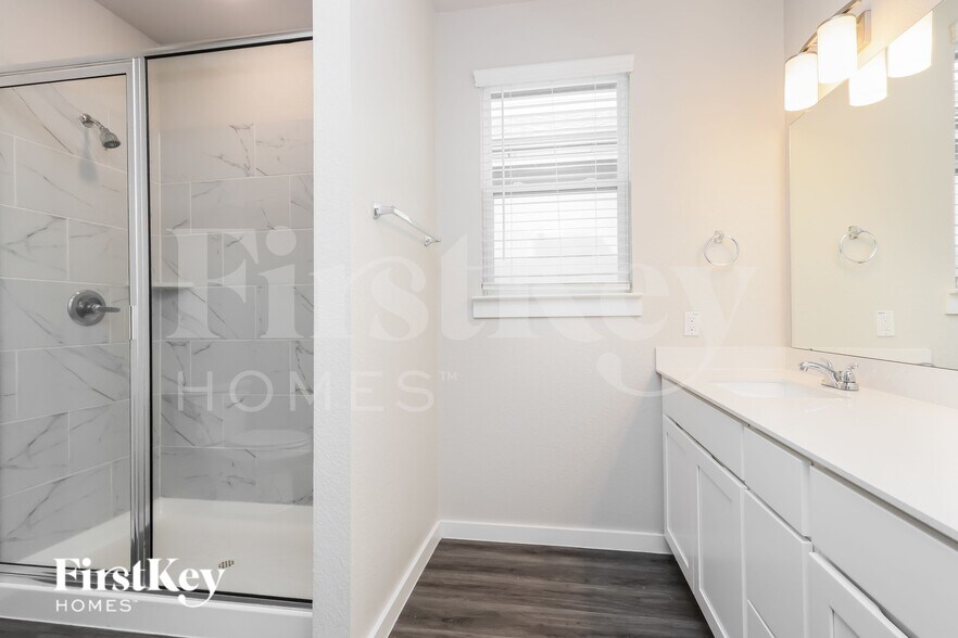 Building Photo - 18338 W Centro Cir