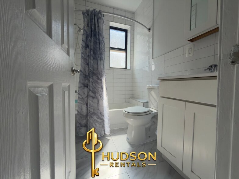 162 Bergen Ave 3A - 161 Bergen Ave