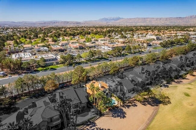 Building Photo - 8856 Rainbow Ridge Dr