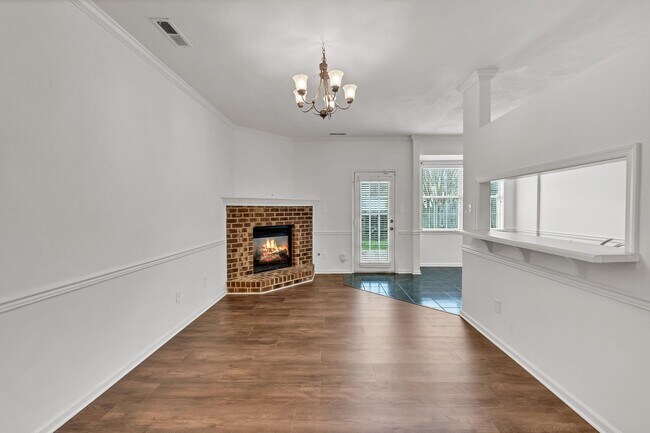 Building Photo - 518 S Lake Cir