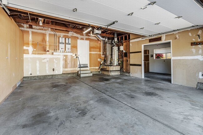 Building Photo - Spacious Saratoga Home with Great Outdoor ...