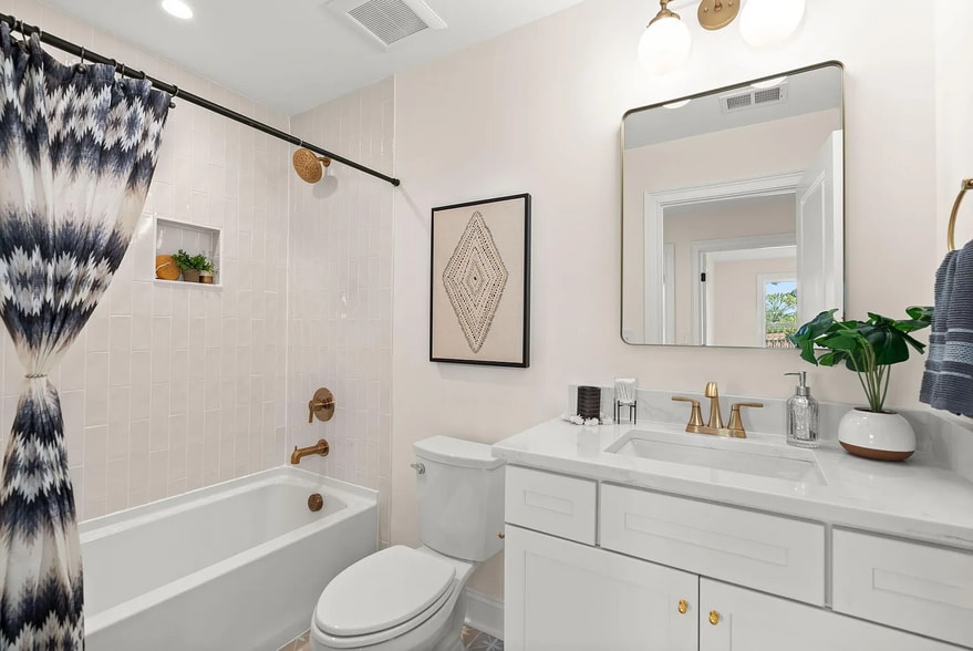 Building Photo - 929 Battery Ave