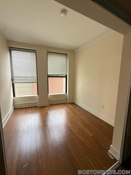 Building Photo - 8 Winter Pl