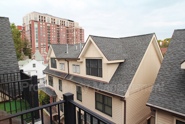 Building Photo - 109 Forest St