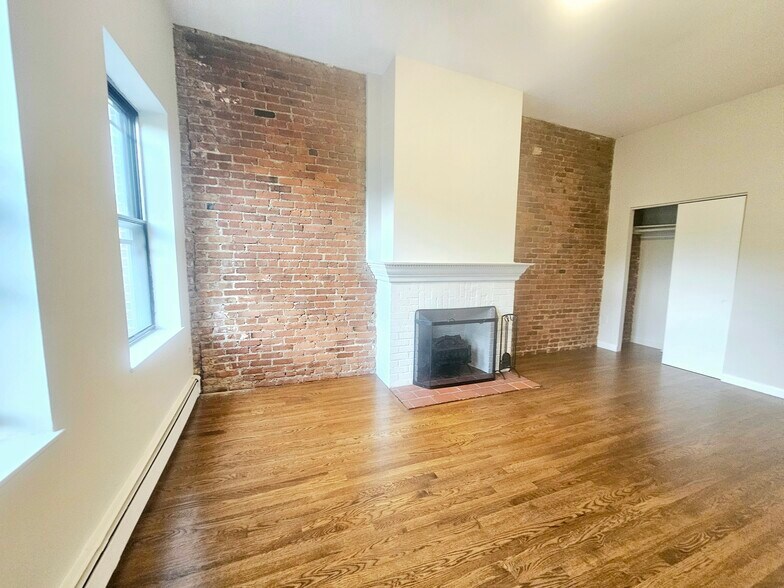 Building Photo - 25 Stearns Rd