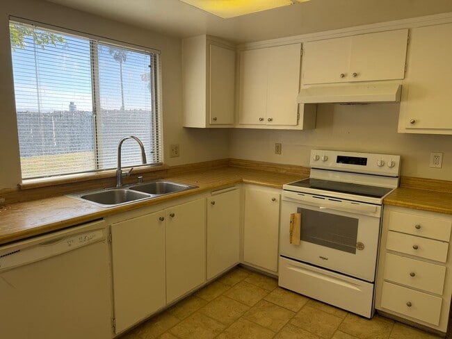 Building Photo - 612 Wigeon Way