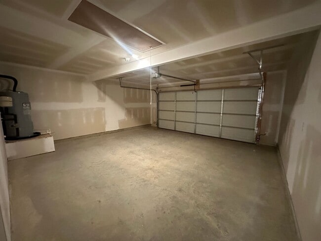Building Photo - 71 Skyline Lp