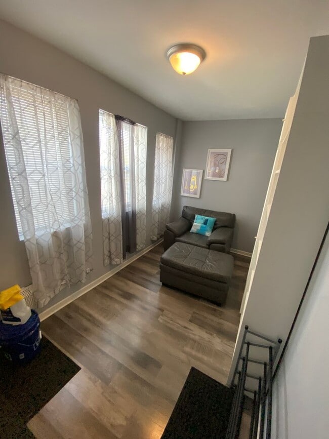 Building Photo - 5706 Warrington Ave