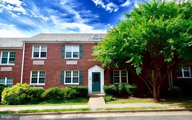 Building Photo - 10 Ashby St