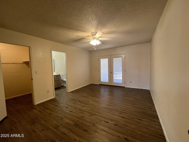Building Photo - 1300 E Buckhorn Dr