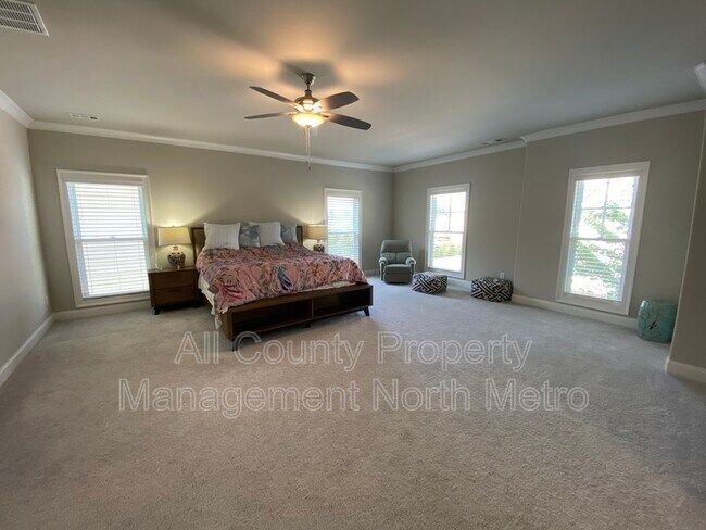 Building Photo - 6562 Creekview Cir