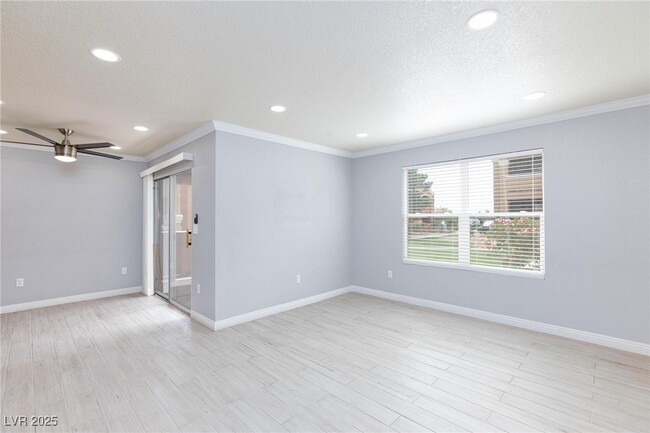 Building Photo - 8101 W Flamingo Rd