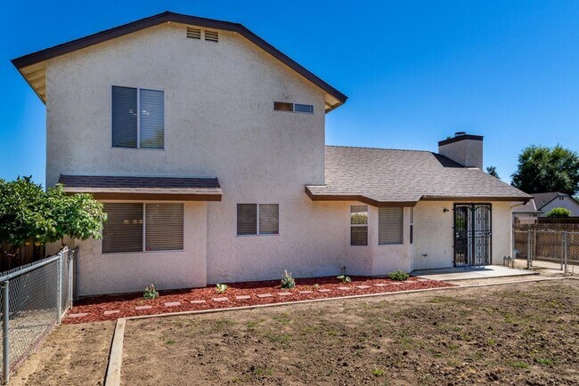 Building Photo - Beautiful 3 bedroom home in Clovis!