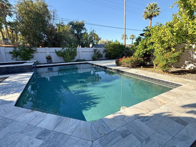 Building Photo - 8139 E Mulberry St