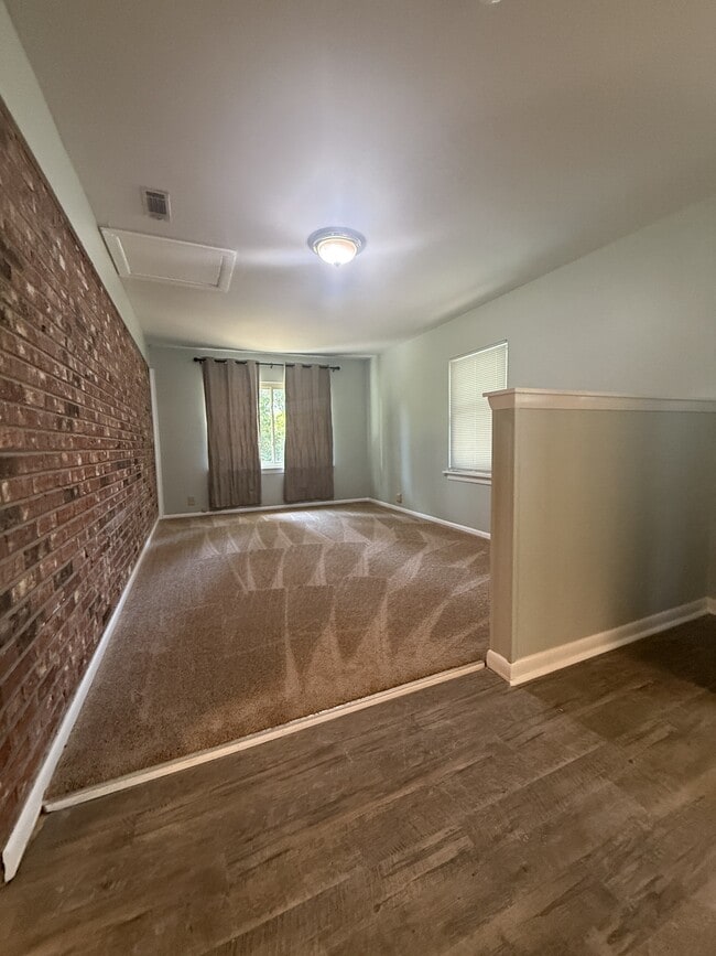 Building Photo - 2803 Smilax Ave
