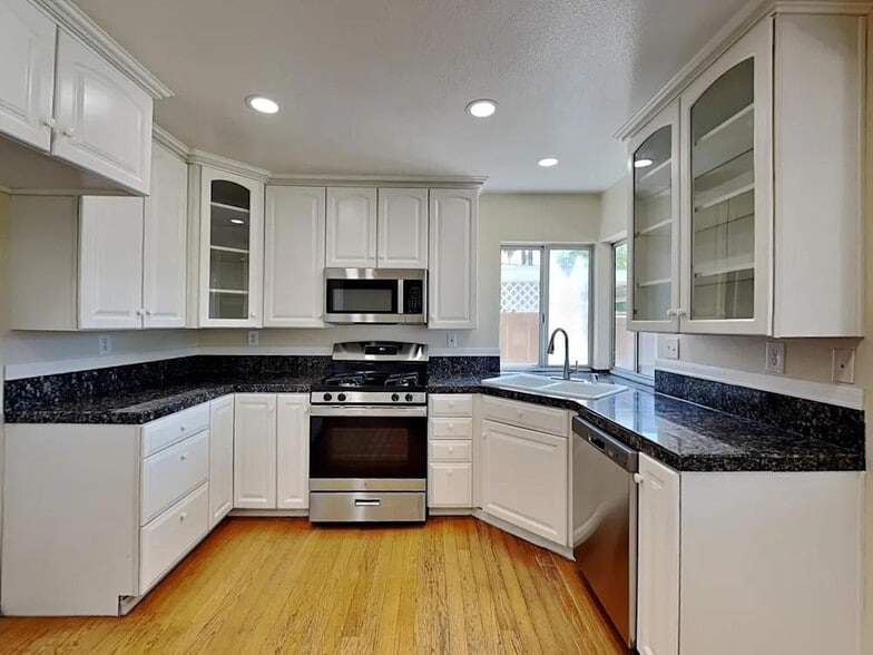 Building Photo - 28131 Orangegrove Ave