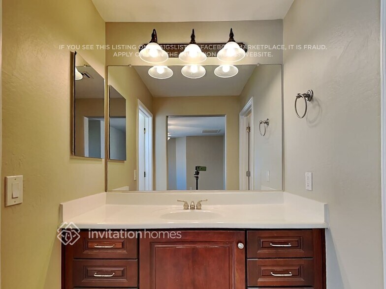 Building Photo - 2611 E Bart St