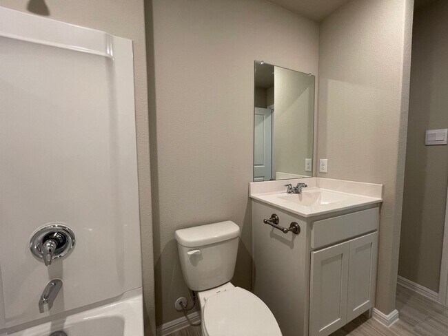 Building Photo - AVAILABLE NOW 4 BEDROOM 2 BATH NEW CONSTRU...