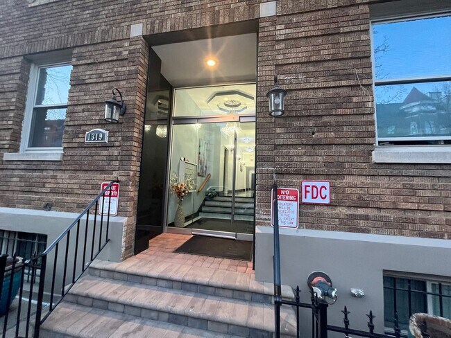 Building Photo - 1319 Park Rd NW
