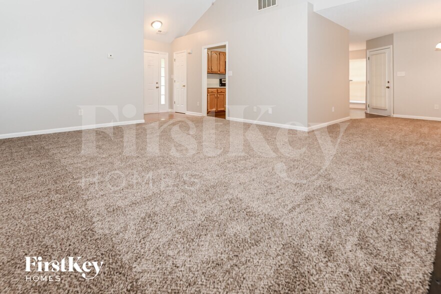 Building Photo - 3235 Leicester Dr