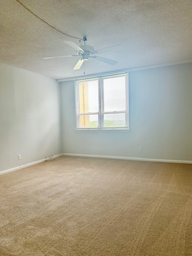 Building Photo - 2617 Cove Cay Dr