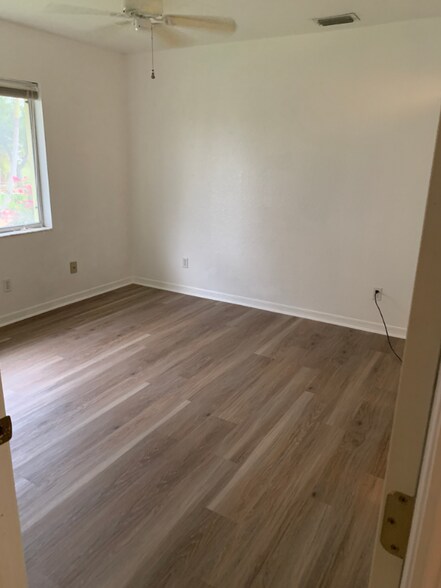 Building Photo - 5250 Chiquita Blvd S
