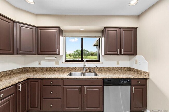 Building Photo - 3281 SW Bobalink Way