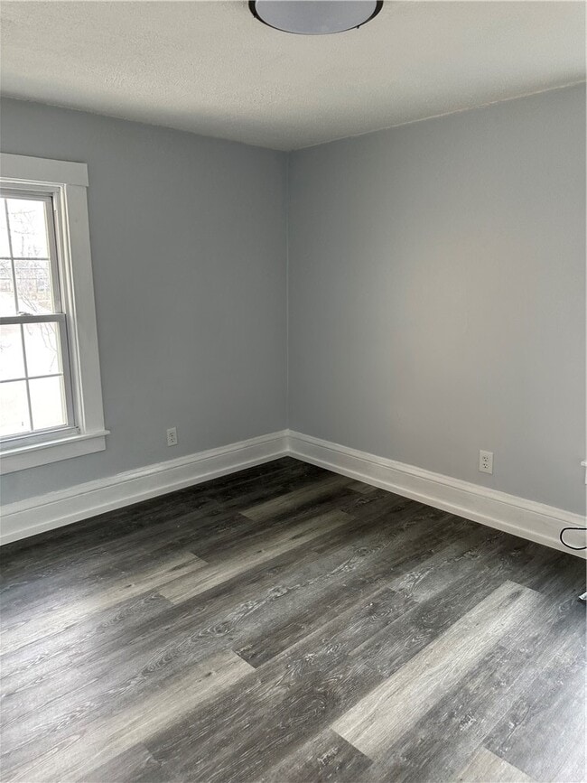 Building Photo - 402 W High St