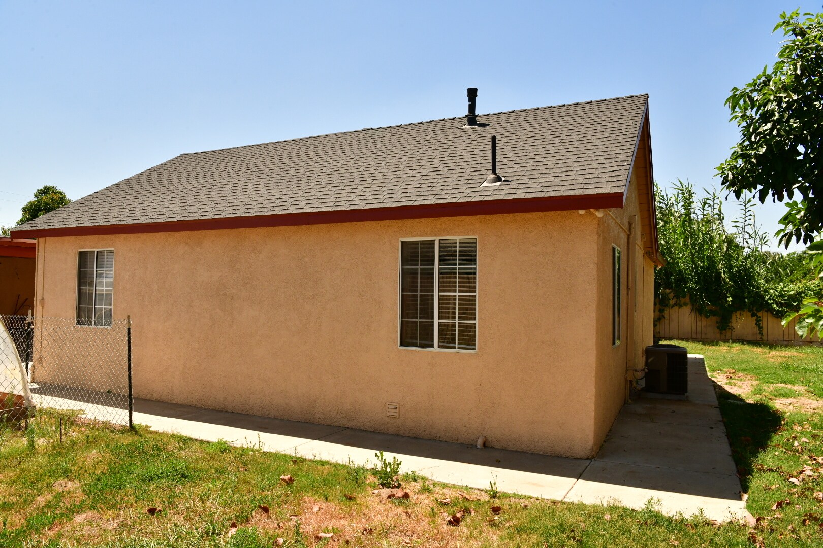 Building Photo - 1175 Cypress Ave