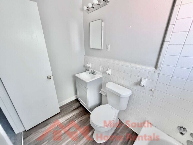 Building Photo - 25 N Idlewild St