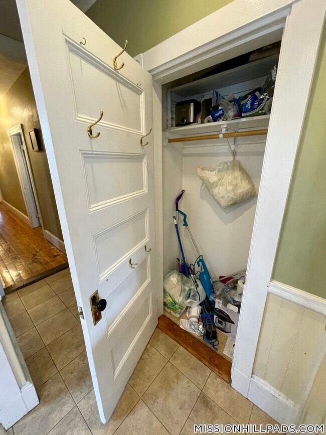 Building Photo - 12 Oswald St