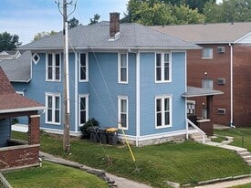 Building Photo - 406 E 2nd St