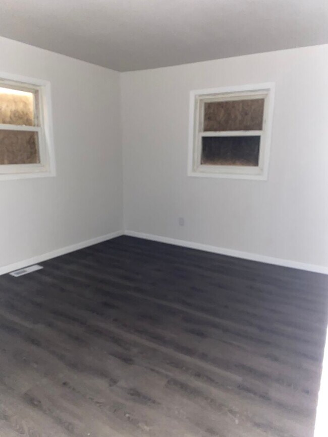 Building Photo - LIMITED TIME**NO APPLICATION FEE**1/2 OFF ...