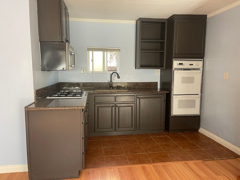 Building Photo - 13012 McKinley Ave