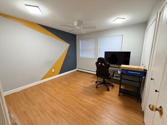 Building Photo - 2 Stevens Pl