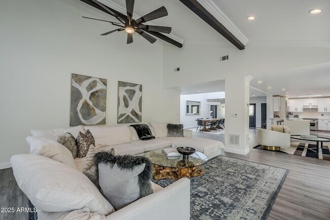 Building Photo - 7322 E Sierra Vista Dr