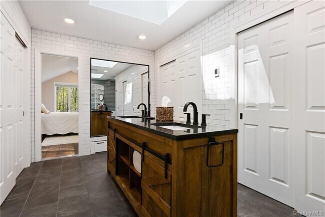 Building Photo - 21 Beech Hill Ln