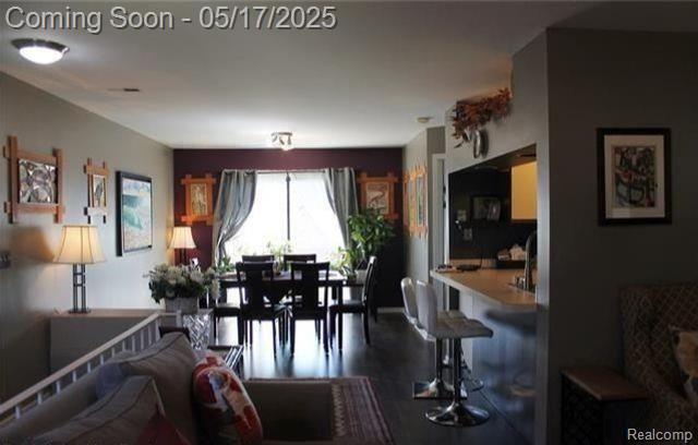 Building Photo - 1550 Meadowside Dr