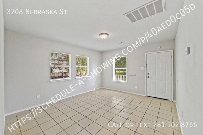 Building Photo - 3208 Nebraska St