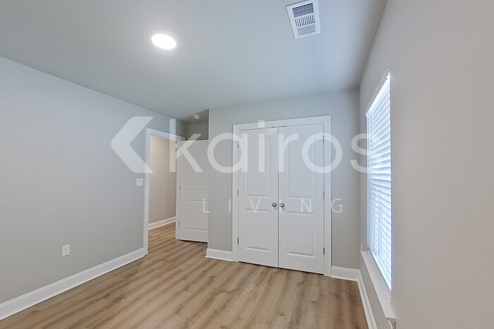 Building Photo - 13808 Pinyon Dr