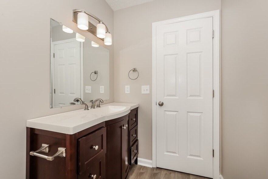 Building Photo - 1106 Gardendale Dr