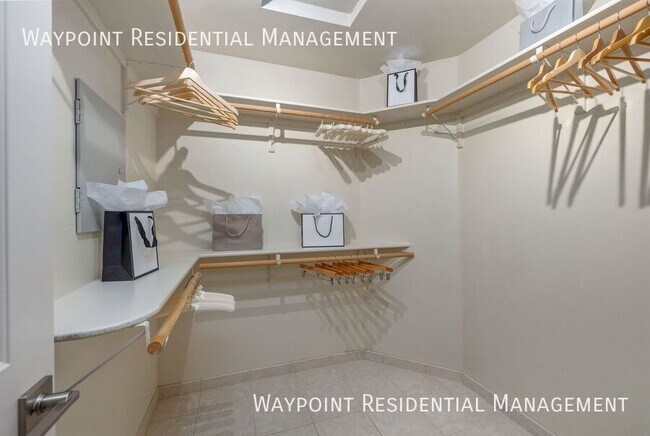 Building Photo - 4917 N Contour Way