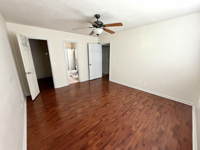 Building Photo - 212 Finn Cir