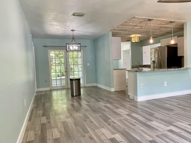 Building Photo - 5610 29th St Cir E