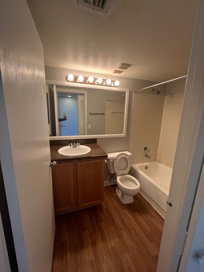 Building Photo - TWO BEDROOM TWO BATHROOM WITH LAKE VIEW!!