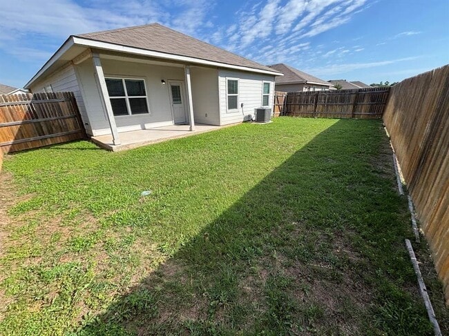 Building Photo - 3601 Batson Dr