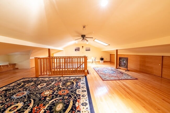 Building Photo - 6 Month Lease: 2 BED / 2.5 BATH HOUSE CLOS...